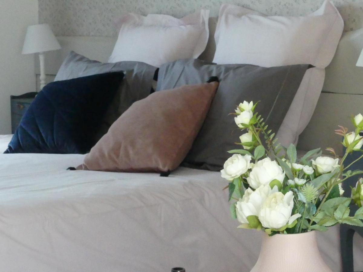 Bed and Breakfast Domaine De La Cour Vautier Mandeville-en-Bessin Exterior foto